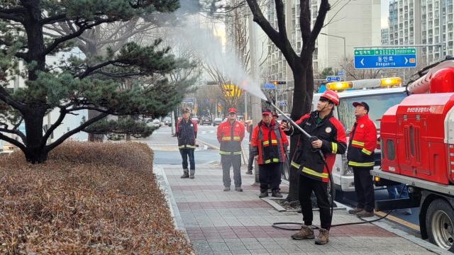 NSP통신-안양시가 산불전문예방진화대 및 산불감시원 대상으로 산불방지 전문교육을 실시했다. (사진 = 안양시)