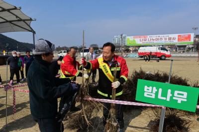 [NSP PHOTO]봉화군, 식목일 기념 군민 나무나눠주기행사 성료