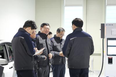 [NSP PHOTO]신동빈 롯데 회장 이브이시스 청주 신공장 방문