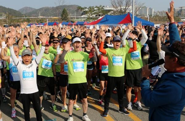 NSP통신-지난 해 열린 나주 영산강 마라톤대회. (사진 = 나주시)