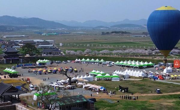 NSP통신-지난 해 열린 강진 병영성축제 전경. (사진 = 강진군)