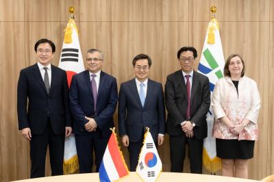 [NSP PHOTO]김동연, ASM 대표 만나 AI지식산업벨트 관련 협력 시너지 기대