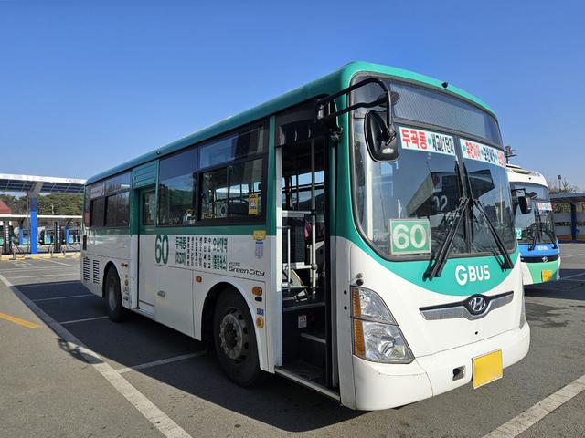 NSP통신-세교2지구를 운행하는 60번 버스 모습. (사진 = 오산시)
