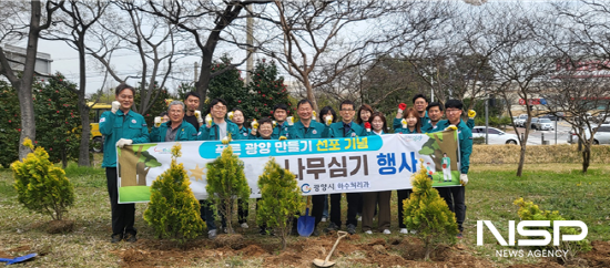 NSP통신-2024년 봄철 나무와 꽃 심기 행사 (사진 = 광양시청)