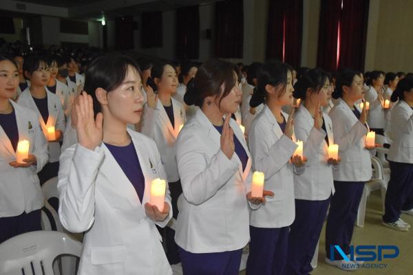 NSP통신-위덕대학교 간호학과 3학년 재학생 106명은 지난 2일 지혜관 강당에서 제13회 나이팅게일 선서식 행사를 가졌다. (사진 = 위덕대학교)