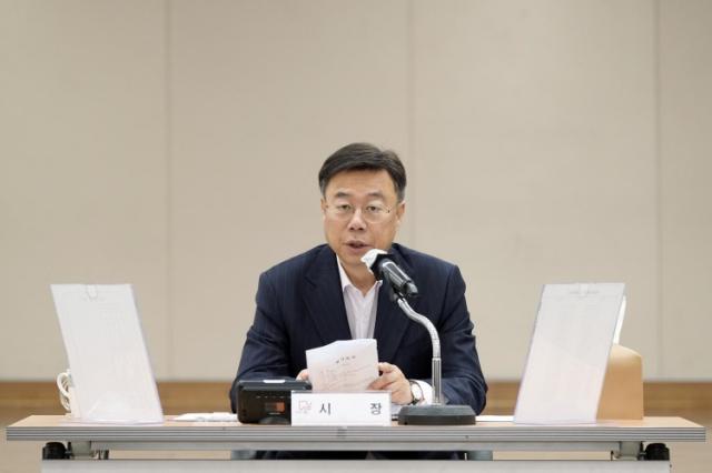 NSP통신-4월 확대간부 회의를 주재하는 신상진 성남시장. (사진 = 성남시)