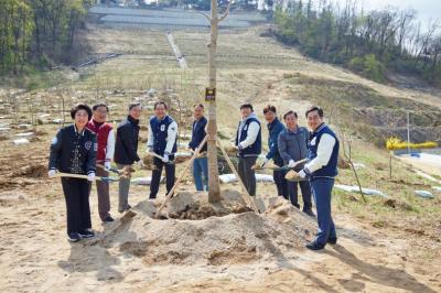 [NSP PHOTO]김동연, 오늘 심은 나무가 기후변화 대응의 커다란 씨앗 되길 희망