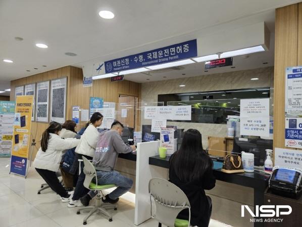 NSP통신-순천시가 매주 수요일 운영하는 야간 여권 발급이 시민들로부터 큰 호응을 얻고 있다 (사진 = 순천시)