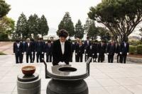 [NSP PHOTO]현충탑 참배 나선 권향엽 당선인
