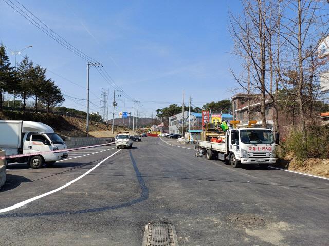 NSP통신-안산시 상록구 사사동 624-5번지 일원의 대촌길 도로 개설공사 및 주차장 조성 완료 모습. (사진 = 안산시)