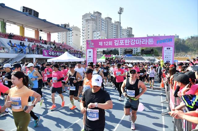 NSP통신-지난 14일 개최된 제12회 김포한강마라톤대회 모습. (사진 = 김포시)