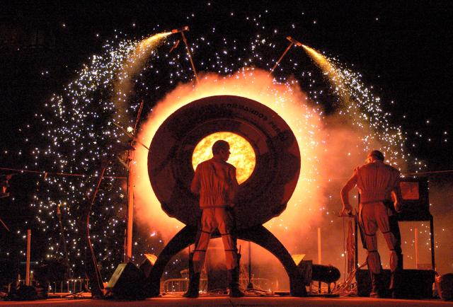NSP통신-폐막작 프랑스 대표 공연예술단체 레 꼬만도 페르퀴의 불의 축제. (사진 = 안산문화재단)