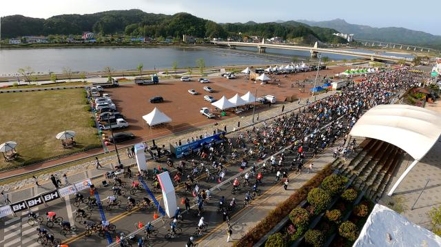NSP통신-그란폰도 자전거 대회 모습. (사진 = 양양군)