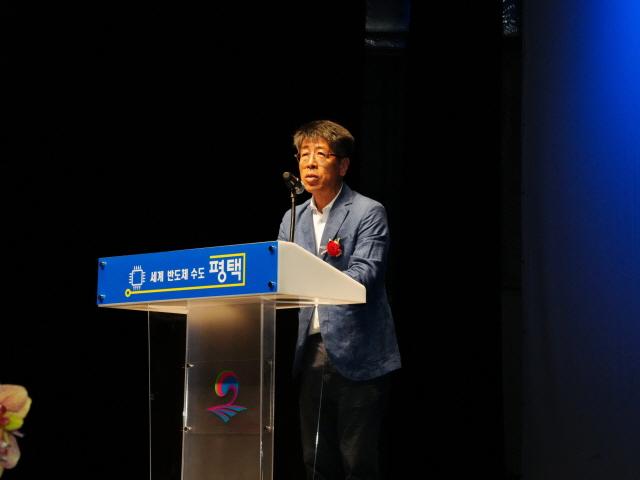 NSP통신-2일 제52회 어버이날 기념식에서 유승영 평택시의장이 축사를 하고 있다. (사진 = 평택시의회)