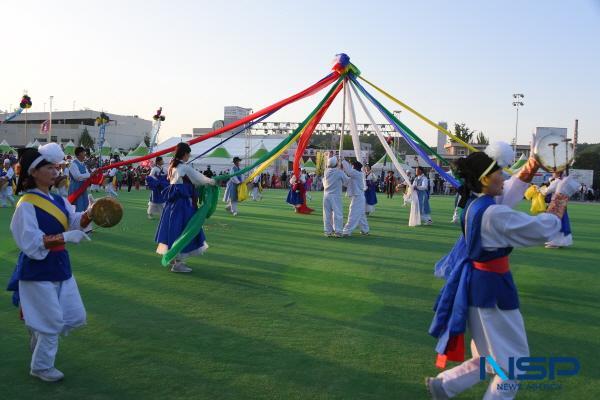 NSP통신-차전장군노국공주축제 K-PLAY 대동놀이 테마퍼레이드 최고신명상에는 태화동, 옥동, 서구동, 차전대동놀이 차전장군상에는 안기동, 송하동, 풍천면이 선정됐으며 K-PLAY 대동놀이 최우수상은 임동면과 옥동이었다. (사진 = 김오현기자)