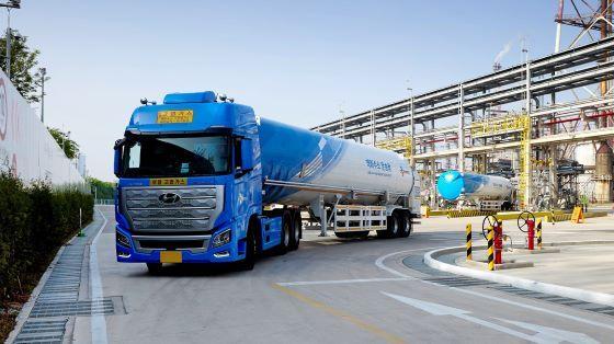 NSP통신-CJ大韓通運の液化水素タンクトレーラーがSKE&S仁川水素プラントで生産された液化水素を輸送している。（写真＝CJ大韓通運）