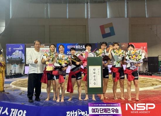 NSP통신-구례군청 씨름단 유성온천장사씨름대회 단체전 우승 기념 찰영 (사진 = 구례군청)