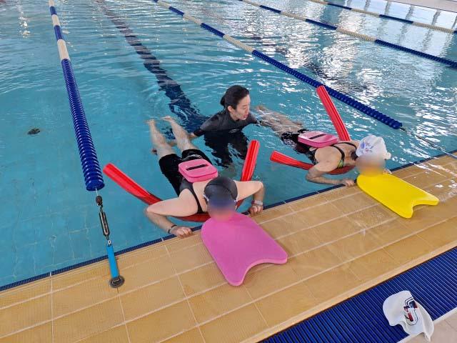 NSP통신-용인도시공사 장애인 수영체험교실 모습. (사진 = 용인도시공사)