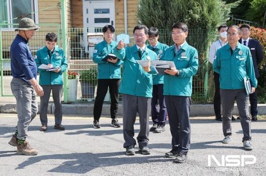 NSP통신-광영 도촌경로당 건의사항 현장 방문 (사진 = 광양시청)