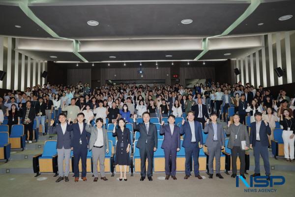 NSP통신-한국교육학술정보원은 지난 13일 KERIS 빌딩에서 정제영 제12대 신임 원장의 취임식을 개최했다. (사진 = 한국교육학술정보원)