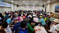 [NSP PHOTO]여수중앙병원, 200여명 어르신에 점심식사·구급함 후원