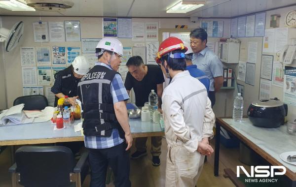 NSP통신-여수해경이 유해 액체물질 운반선과 유조선의 오염물질 방지설비 작동상태 유지 및 배출 지침서 준수 등을 집중 점검한다. (사진 = 여수해경)