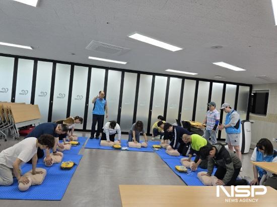 NSP통신-마네킹을 이용한 심폐소생술 실습 (사진 = 광양시청)