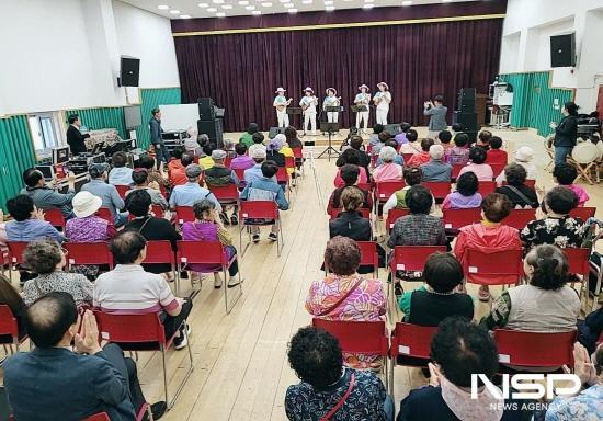 NSP통신-주민자치위원회 위원들 재능기부 (사진 = 광양시청)