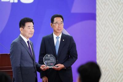 [NSP PHOTO]김주영 의원, 대한민국 국회 의정대상 수상