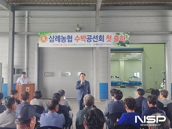 NSP통신-유희태 완주군수가 삼례수박 출하 기념행사에서 인사말을 하고 있다. (사진 = 완주군)