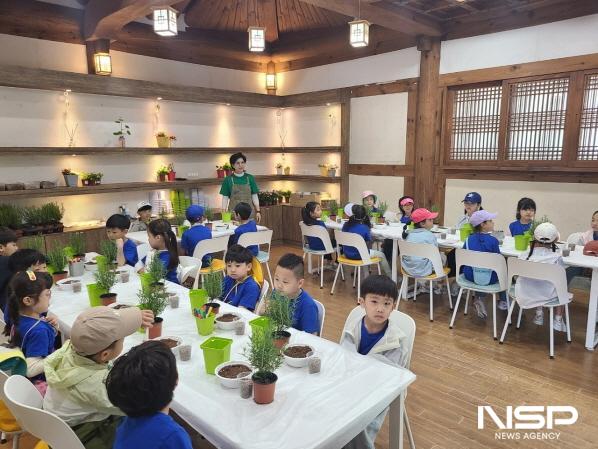 NSP통신-순천만국가정원 테라피가든 원예테라피(반려식물 심기) (사진 = 순천시)