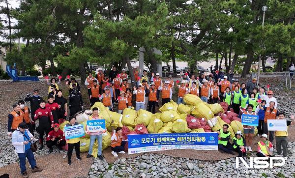 NSP통신-여수만협회와 여수해양경찰서, 전남요트협회, 여수요트협회 등이 해변 및 수중의 쓰레기를 수거했다. (사진 = 여수시)