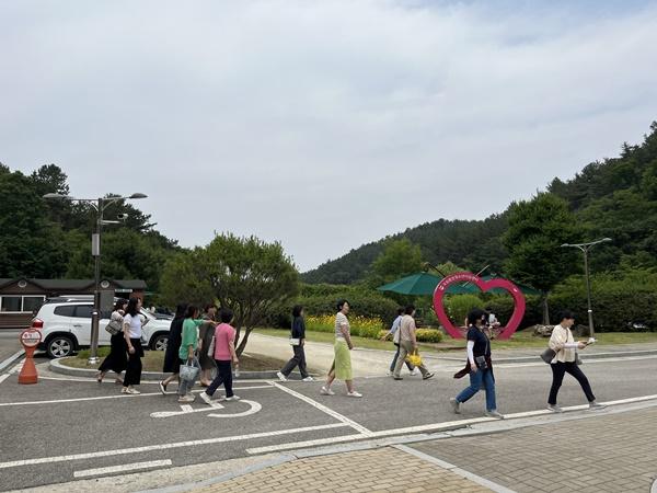 NSP통신-디딤 과정 2기 입교 모집을 위해 유관 기관 담당자들이 국립중앙청소년디딤센터 찾아오는 입교설명회 참석을 위해 이동 중인 모습 (사진 = 국립중앙청소년디딤센터)