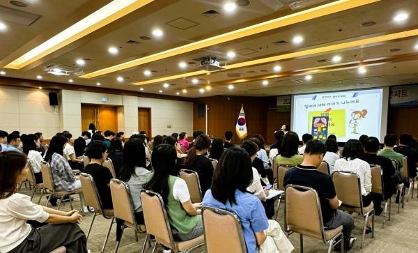 NSP통신-장성군이 최근 군청 4층 아카데미홀에서 군 공직자 120여 명을 대상으로 실시한 금연 토크 콘서트. (사진 = 장성군)