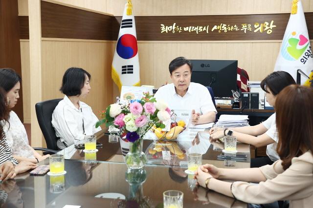 NSP통신-12일 김성제 의왕시장이 관내 학부모들과 의왕 내손중·고등학교 설립과 관련한 간담회를 가졌다. (사진 = 의왕시)