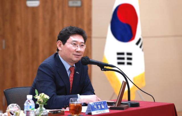 NSP통신-용인산림교육센터에서 열린 대한민국특례시시장협의회의 2024년 상반기 제1차 정기회의에서 발언하고 있는 이상일 용인특례시장. (사진 = 용인특례시)