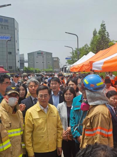 [NSP NEWS Image]화성시의회 경제환경위 리튬배터리 공장화재 현장 방문