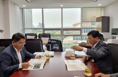 [NSP PHOTO]최훈식 장수군수, 국회 방문해 현안 해결 총력전