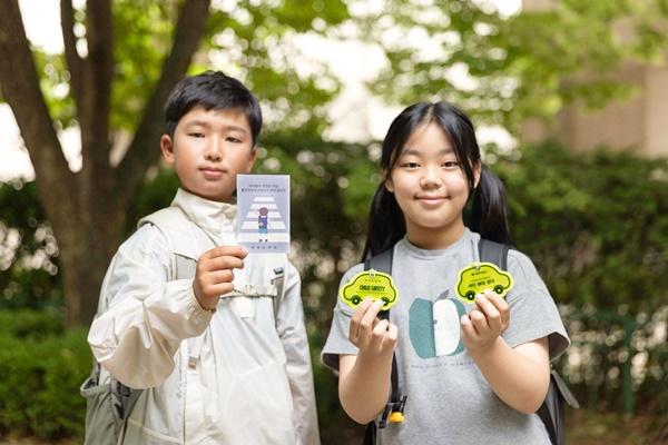 NSP통신-어린이 교통안전을 위한 교통안전 용품 옐로카드 (사진 = 볼보자동차코리아)