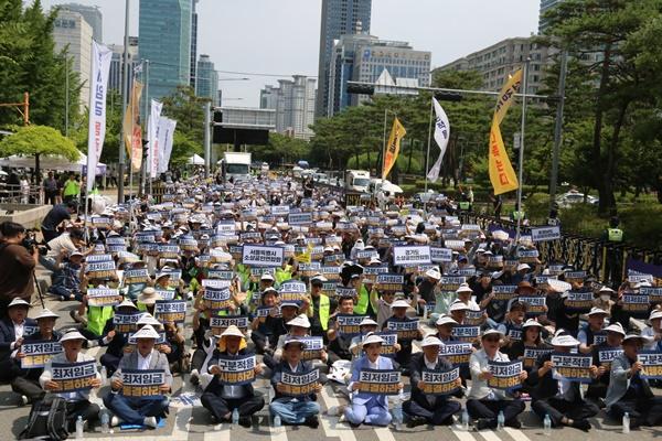 NSP통신-소상공인연합회가 최저임금 제도 개선 촉구 결의대회 모습 (사진 = 소공연)