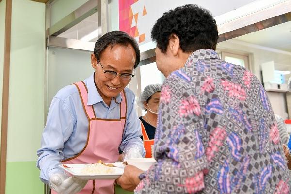 NSP통신-영주시 민선 8기 2주년 현장 소통 행보로 출발, 박남서 시장 주요사업장 등 민생현장 방문 나서, 오직 영주, 오직 시민을 생각하며 더 낮은 자세로 시민이 만족할 때까지 끝없는 변화 다짐 (사진 = 영주시)