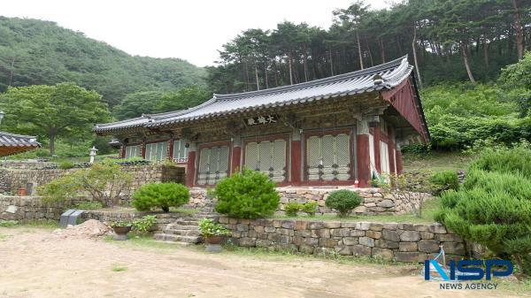 NSP통신-국가유산청은 영덕군 창수면에 있는 장육사(莊陸寺)의 영산회상도(靈山會上圖)와 지장시왕도(地藏十王圖)를 지난달 28일을 기점으로 보물(국가지정문화유산)로 지정·고시했다. (사진 = 영덕군)