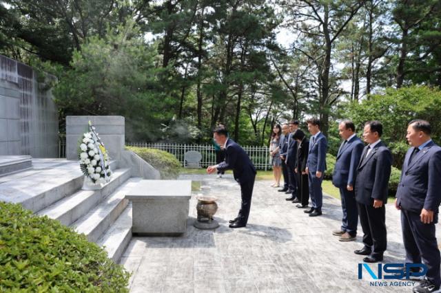 [NSP PHOTO]강영구 예천군의장, 충혼탑 참배 시작으로 후반기 의정활동 돌입