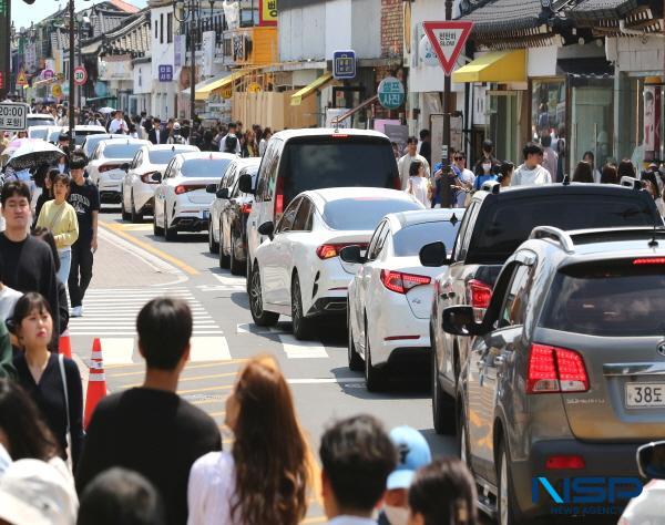 NSP통신-경주 황리단길이 기업들의 이색 연수 장소로 각광받고 있다. (사진 = 경주시)