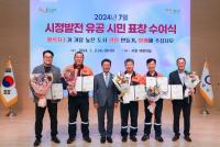 [NSP PHOTO]이웃사랑 적극 실천해온 광양제철소 이동호 차장 등 직원들, 광양시정발전 유공 표창 수상