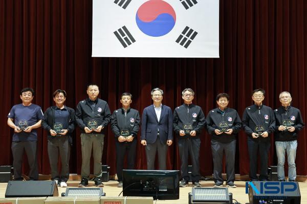 NSP통신-영양군 이장연합회는 지난 2일 영양군민회관에서 오도창 군수, 김석현 군의장 및 115개리 이장과 가족 등 200여 명이 참석한 가운데 제23회 한마음대회를 개최했다. (사진 = 영양군)