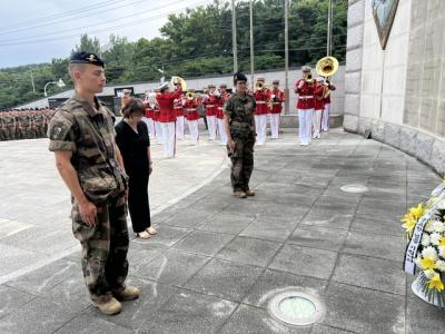 [NSP PHOTO]프랑스 생시르육군사관학교 제209기 생도, 수원시 참전 기념비 참배