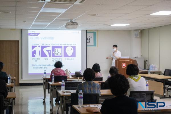 NSP통신-에스포항병원이 영덕군에 찾아가 지역의 당뇨병 환자들을 위한 건강 강좌를 진행했다고 5일 밝혔다. (사진 = 에스포항병원)