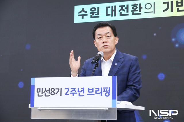 NSP통신-8일 이재준 수원시장이 경제회복 로드맵을 제시하고 있다. (사진 = 조현철 기자)