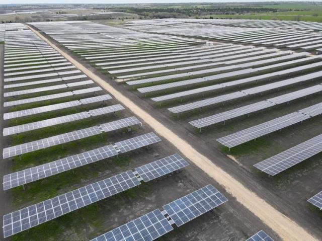 NSP통신-한화큐셀이 2021년 완공한 미국 텍사스주 168MW 규모 태양광 발전소 (사진=한화큐셀)